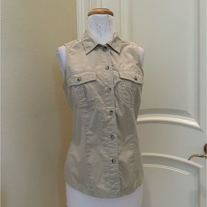 NWT Columbia khaki sleeveless shirt with pockets